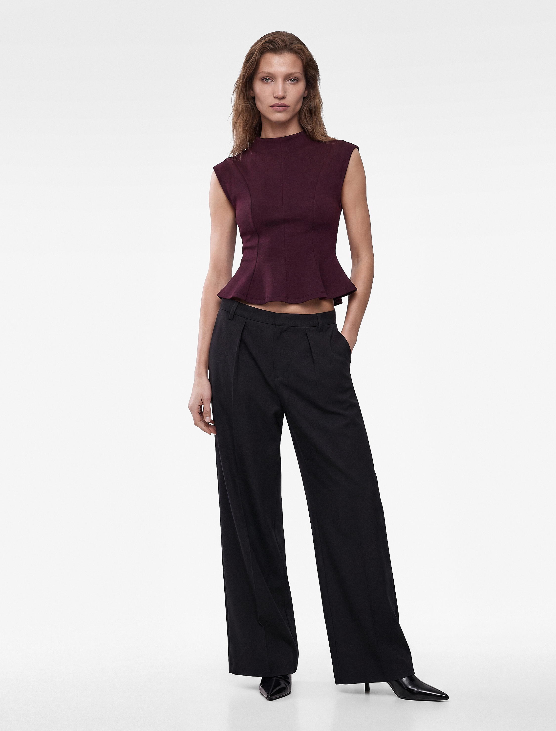   Viskon Karışımlı Slim Fit Kolsuz Dik Yaka Peplum Bluz