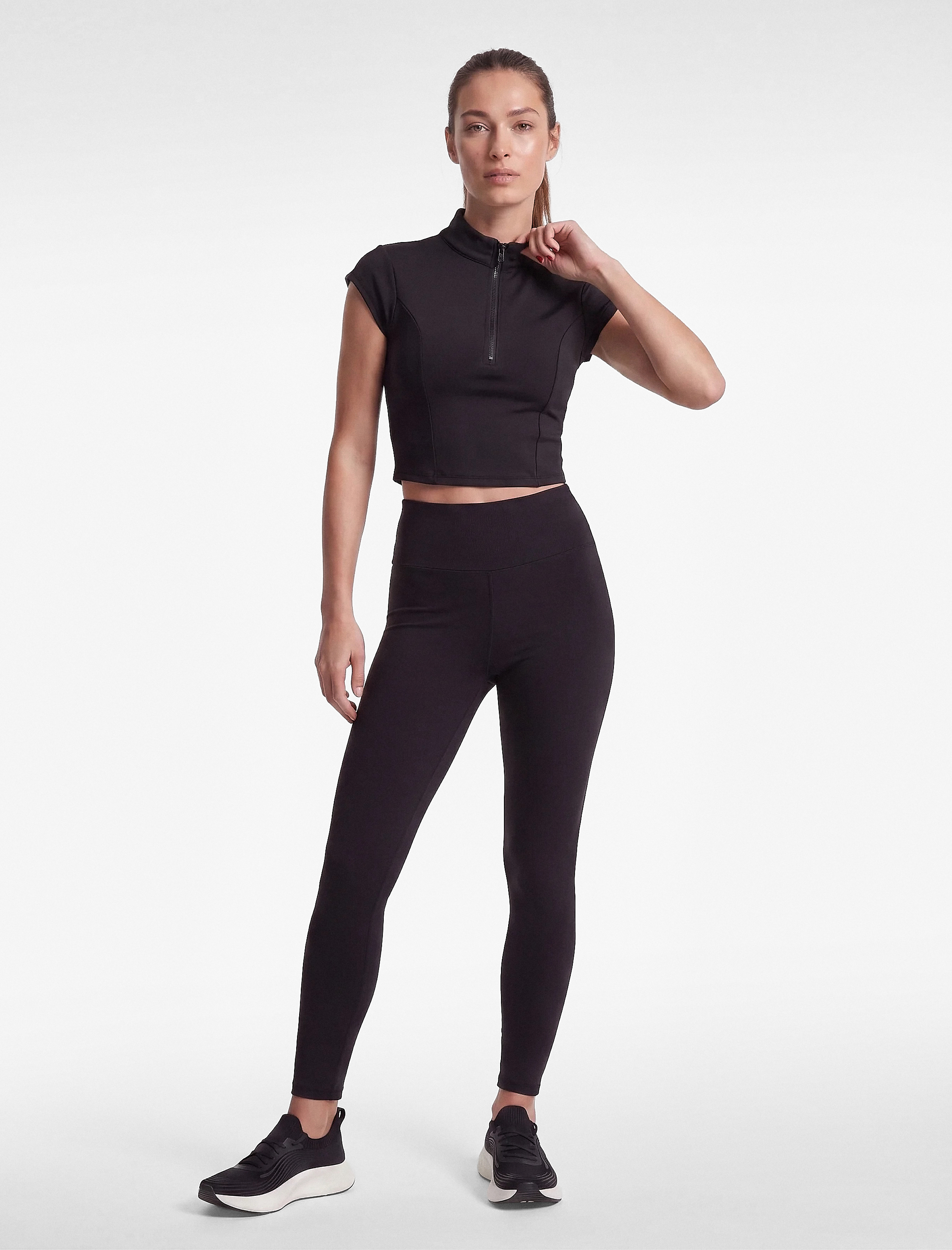   Yarım Fermuarlı Slim Fit Dik Yaka Kısa Kollu Spor Tişört