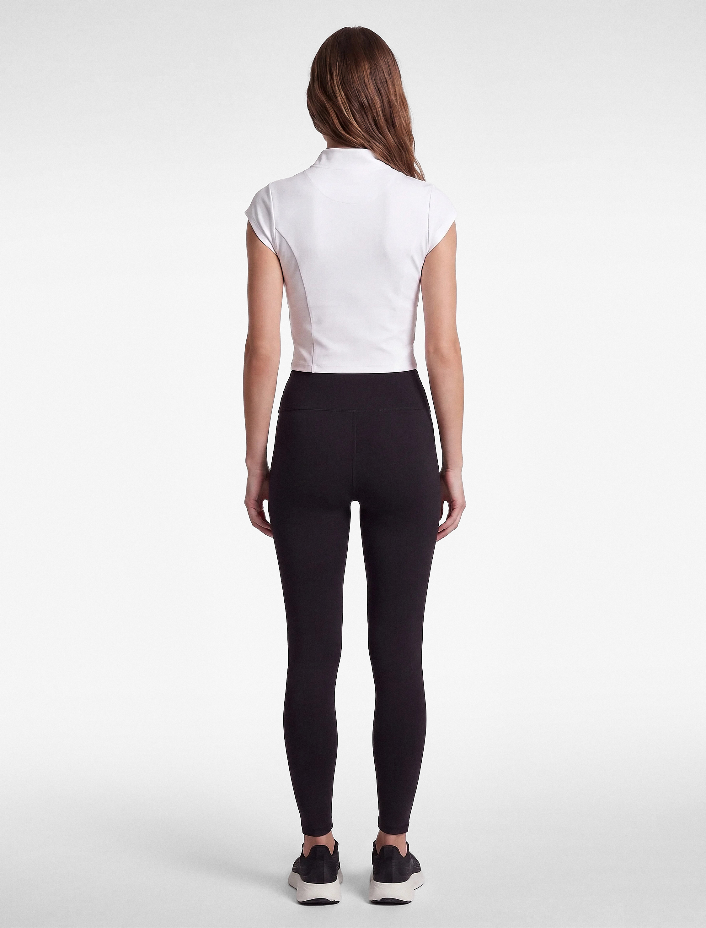   Yarım Fermuarlı Slim Fit Dik Yaka Kısa Kollu Spor Tişört