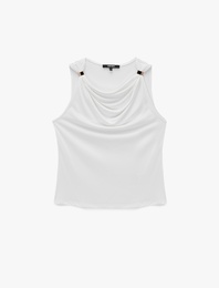 Slim Fit Metal Aksesuarlı Drapeli Viskon Degaje Yaka Kolsuz Bluz