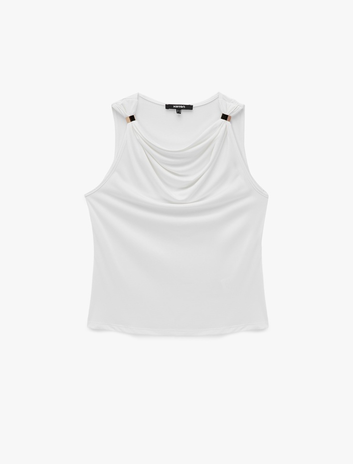  Slim Fit Metal Aksesuarlı Drapeli Viskon Degaje Yaka Kolsuz Bluz