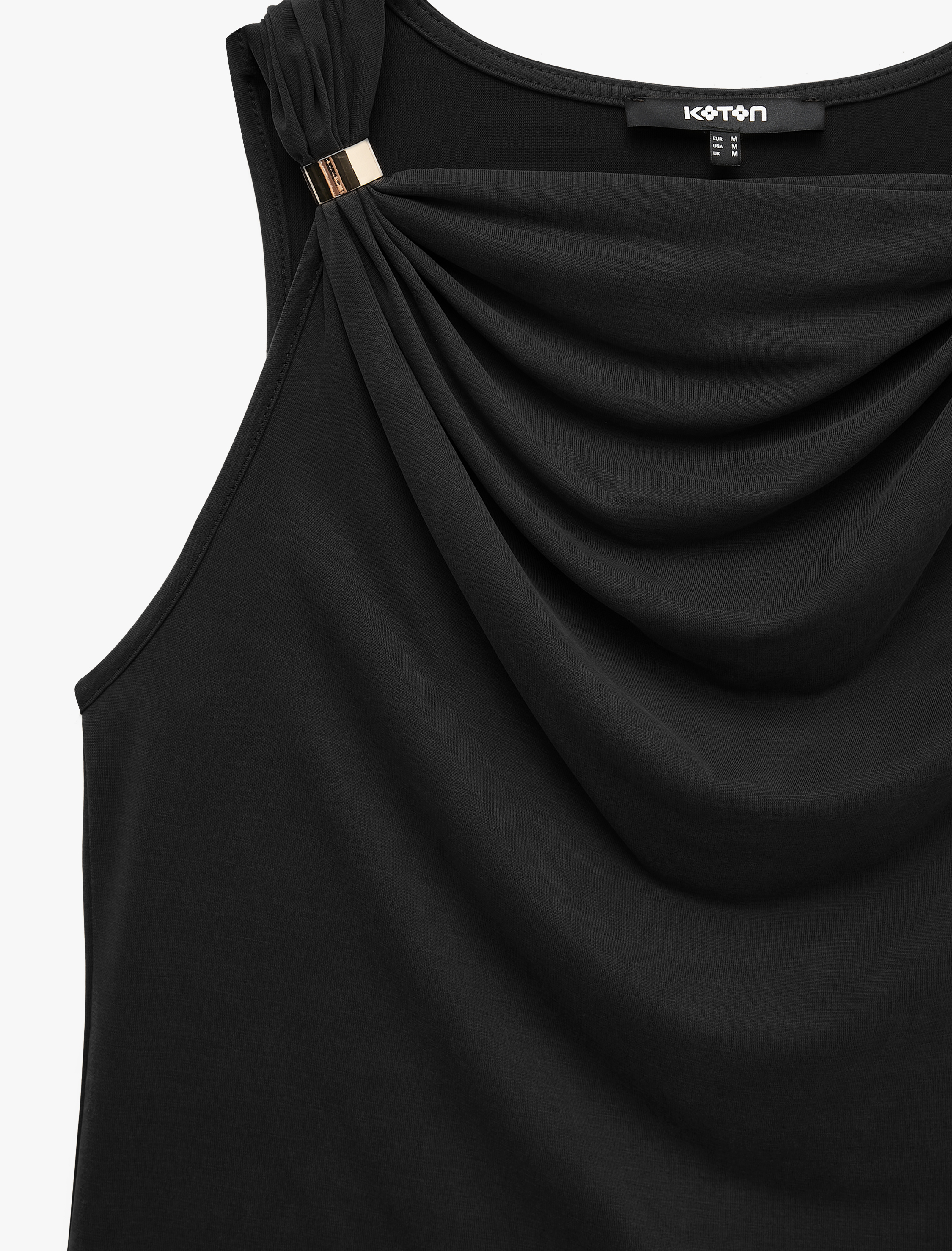   Slim Fit Metal Aksesuarlı Drapeli Viskon Degaje Yaka Kolsuz Bluz