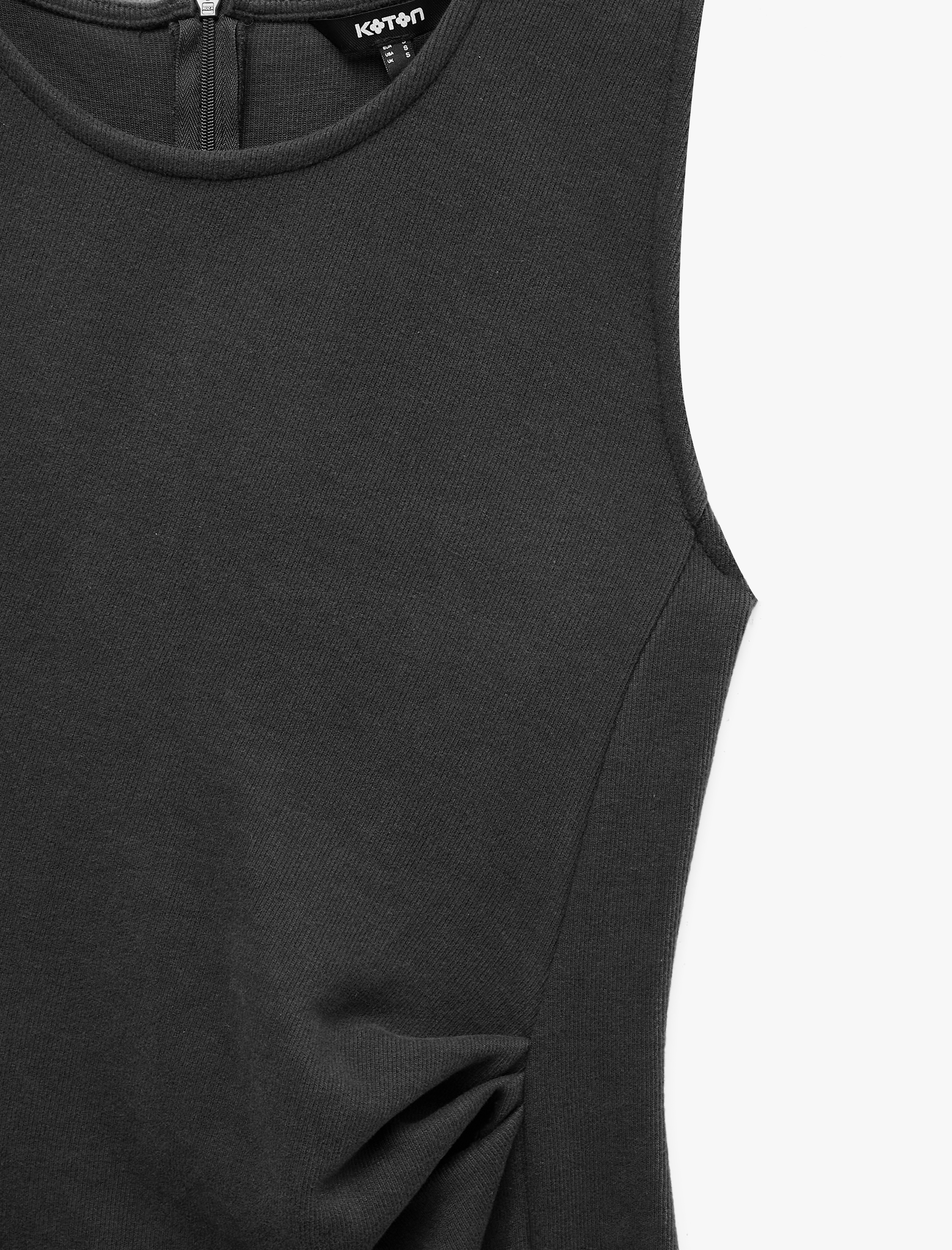   Slim Fit Bisiklet Yaka Yırtmaçlı Drape Detaylı Kolsuz Midi Elbise