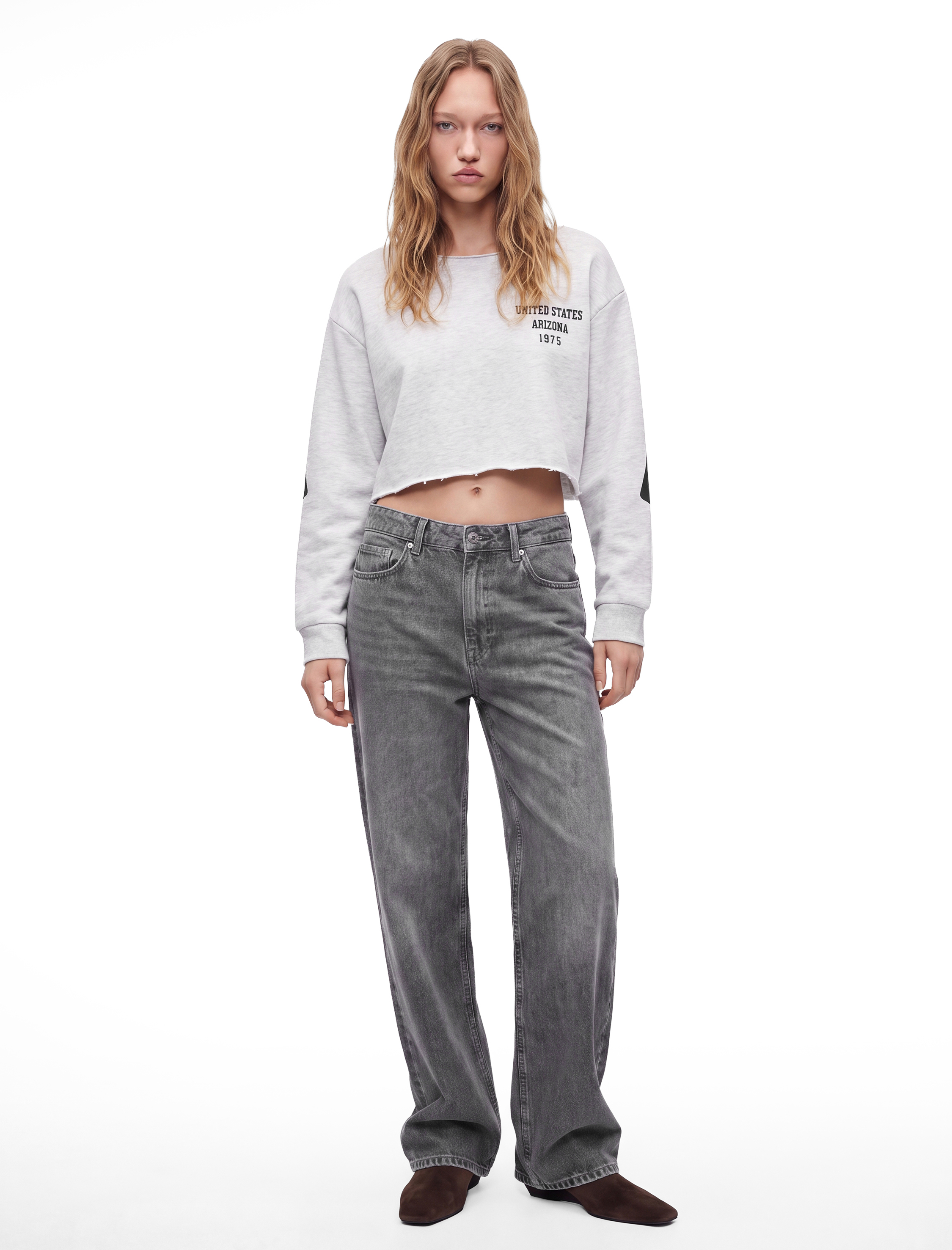   Şardonlu Rahat Kalıp Kayık Yaka Uzun Kollu Baskılı Crop Sweatshirt