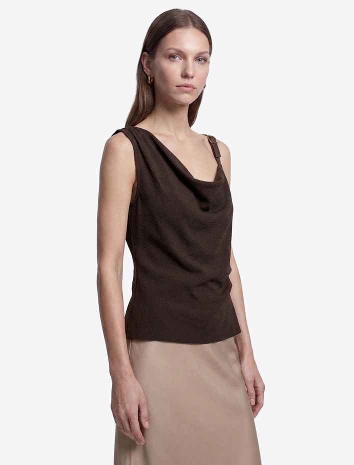  Aksesuarlı Drape Detaylı Kolsuz Asimetrik Degaje Yaka Bluz