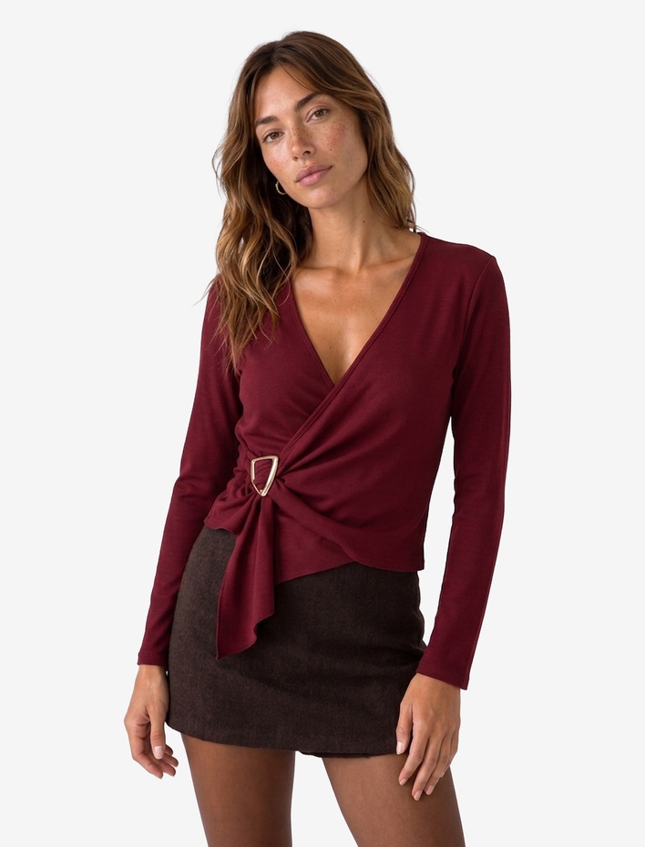  Asimetrik Kesim Aksesuar Detaylı Kruvaze V Yaka Uzun Kollu Bluz