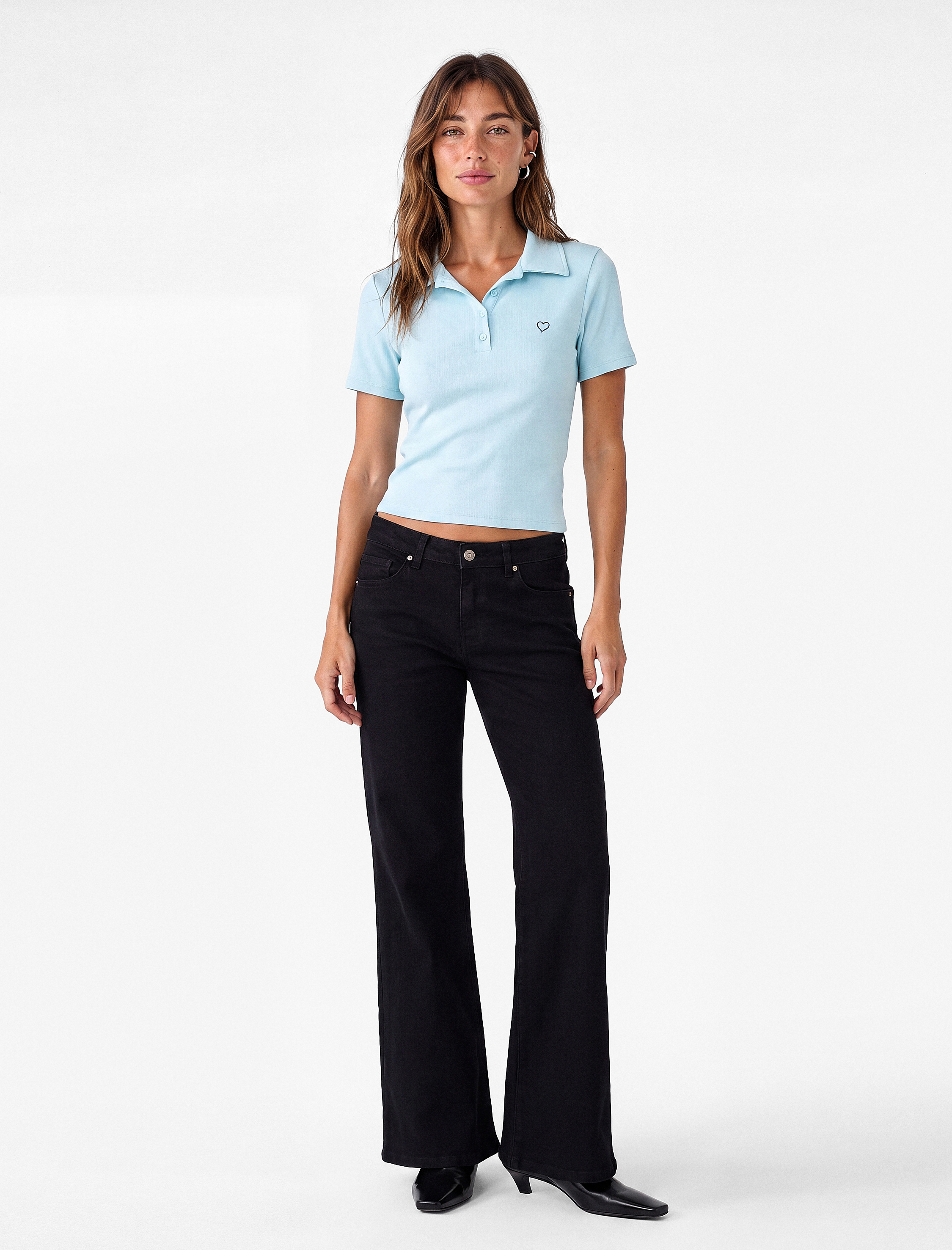   Pamuklu Slim Fit Düğmeli Kalp İşleme Detaylı Polo Yaka Kısa Kollu Fitilli Tişört