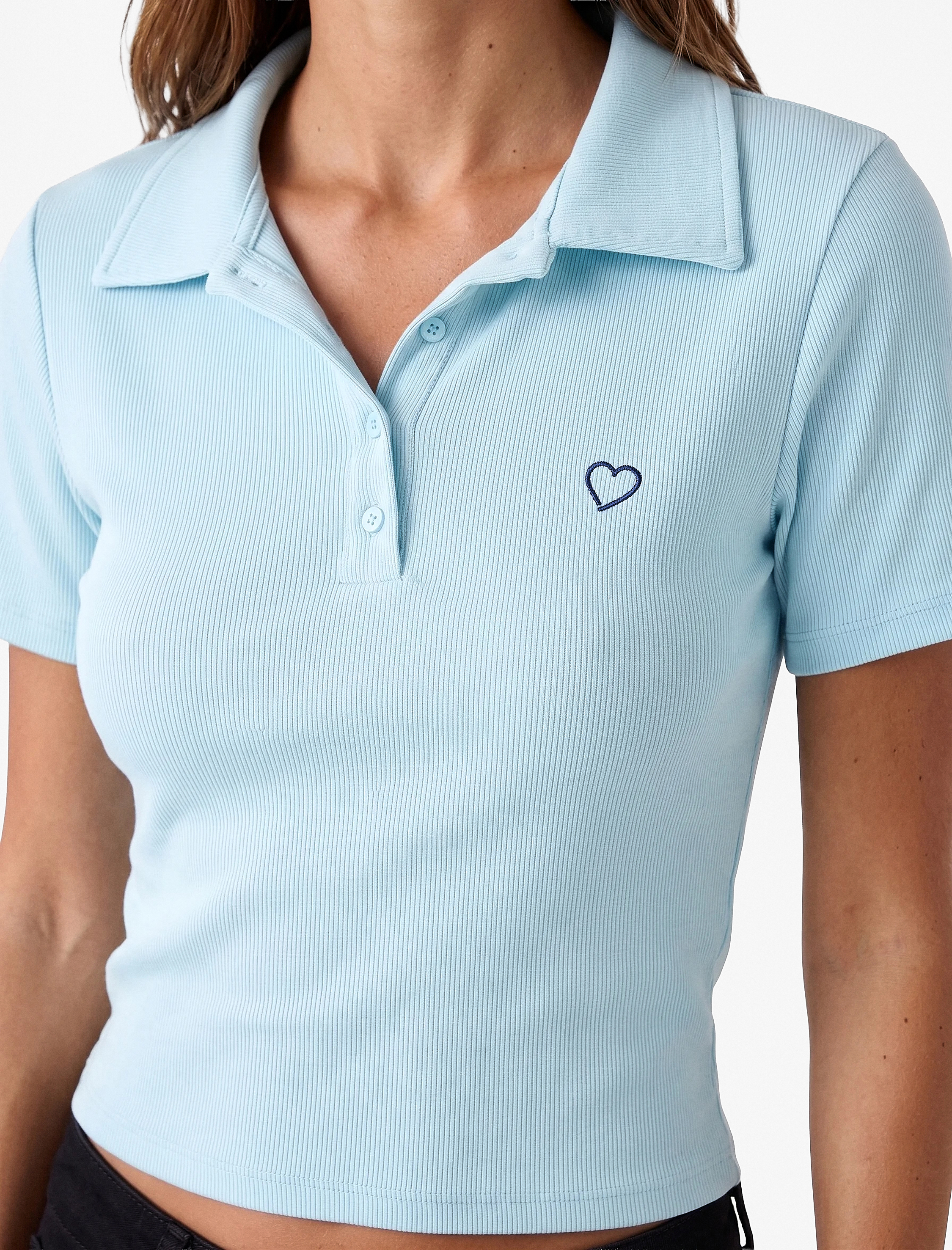   Pamuklu Slim Fit Düğmeli Kalp İşleme Detaylı Polo Yaka Kısa Kollu Fitilli Tişört