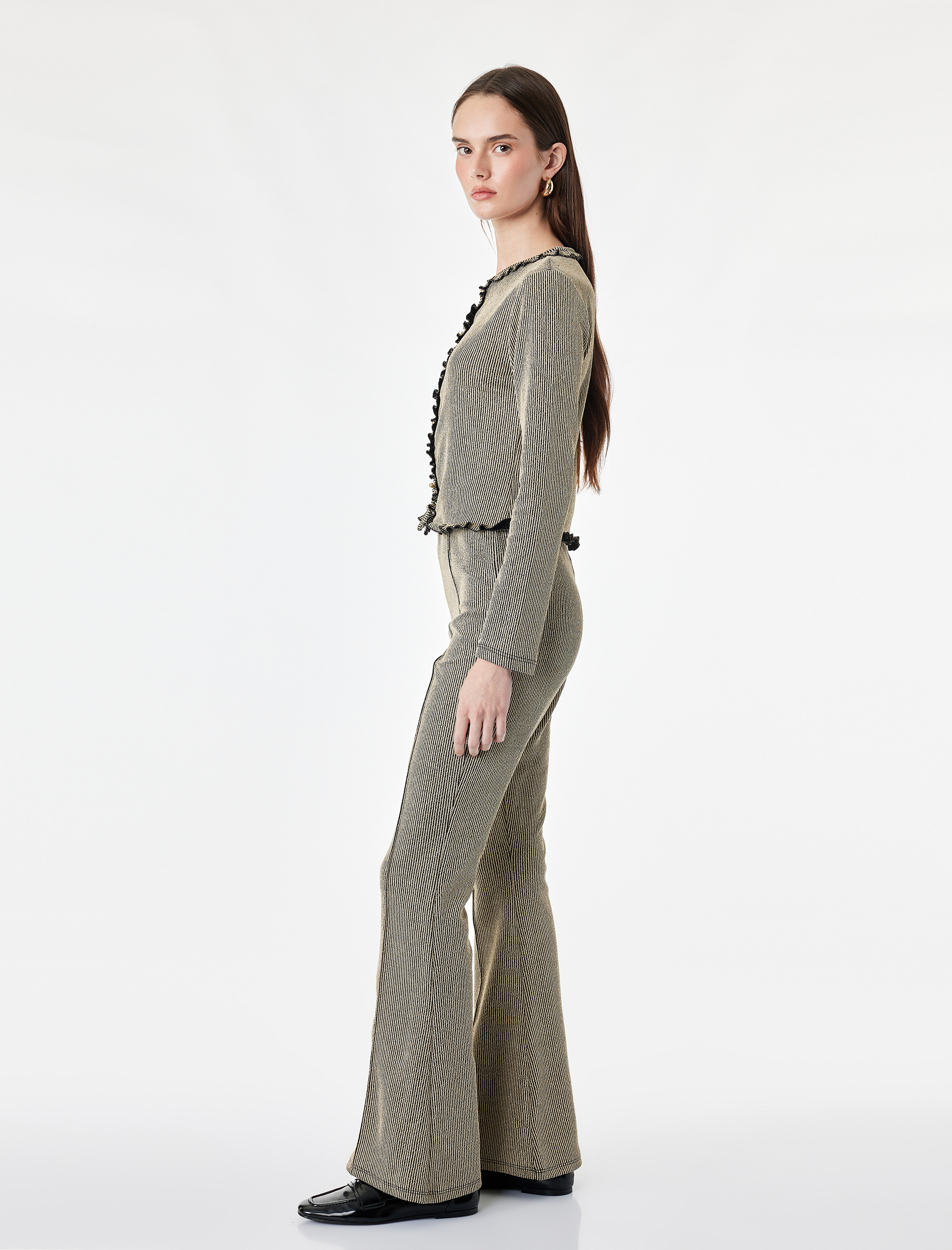   Slim Fit Uzun Kollu Bisiklet Yaka Parıltılı Düğmeli Fırfırlı Bluz