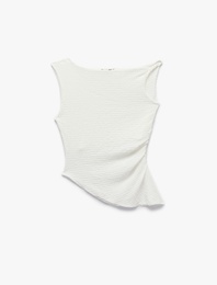 Slim Fit Asimetrik Kesim Omzu Açık Bürümcük Kumaş Kolsuz Bluz