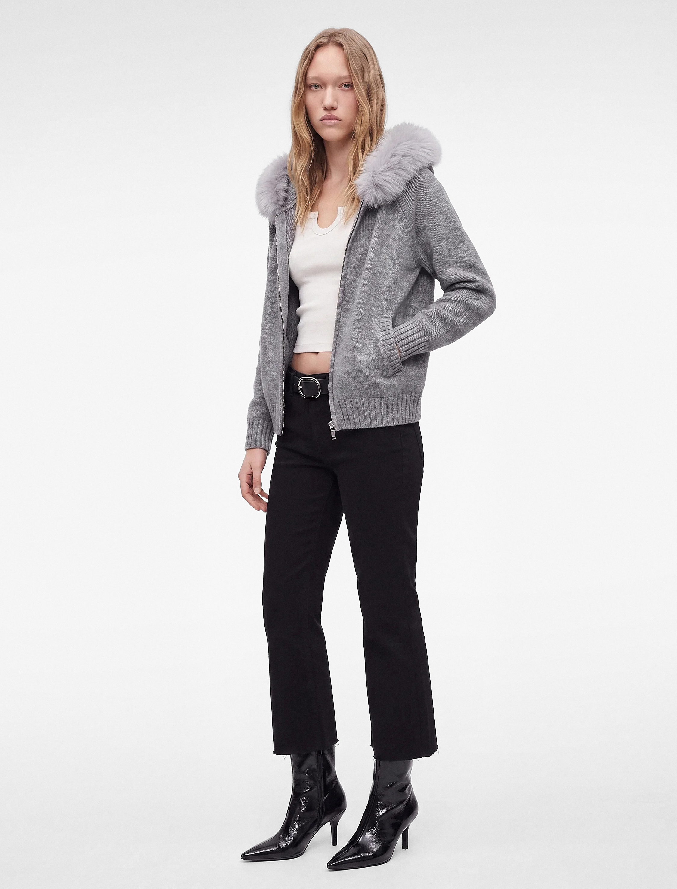   Uzun Kollu Slim Fit Fermuarlı Suni Kürklü Kapüşonlu Triko Hırka