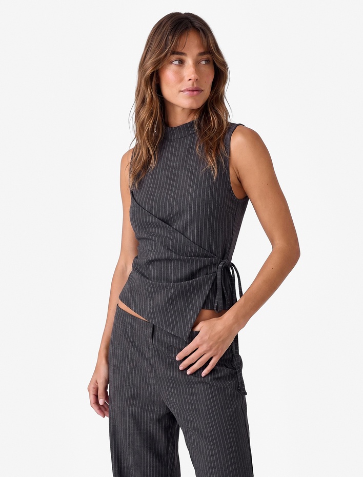  Slim Fit Bağlama Detaylı Kruvaze Çizgili Dik Yaka Kolsuz Bluz