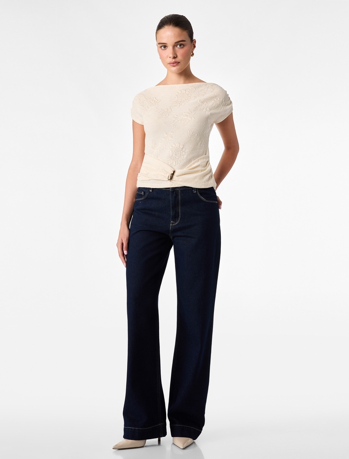 Aksesuarlı Slim Fit Pamuklu Kayık Yaka Kolsuz Floral Dokulu Asimetrik Bluz