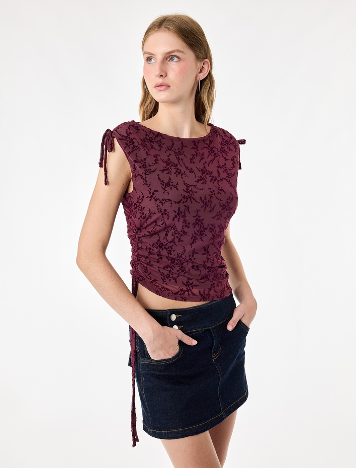  Slim Fit Büzgülü Kayık Yaka Kolsuz Dantel İşlemeli Tül Bluz