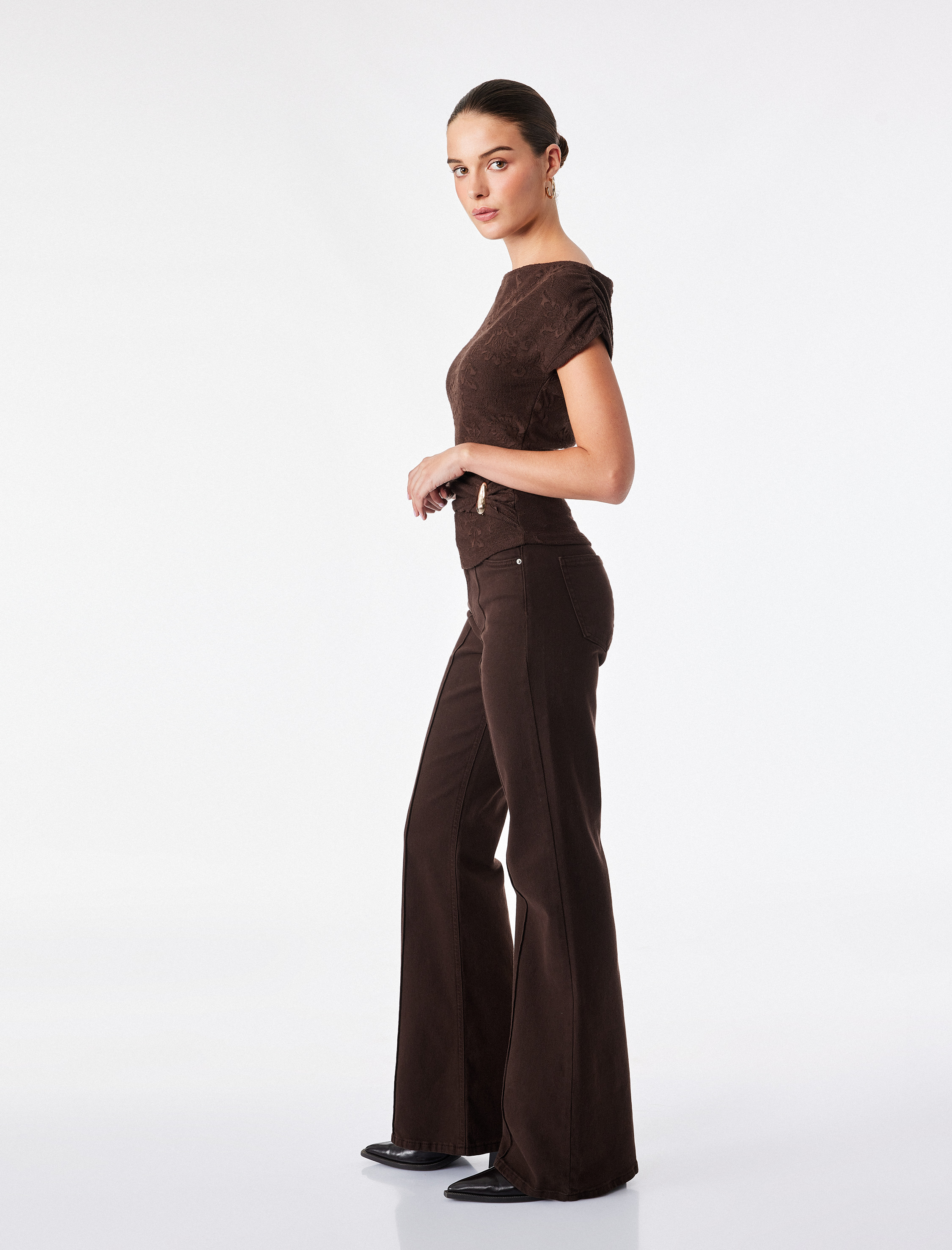   Aksesuarlı Slim Fit Pamuklu Kayık Yaka Kolsuz Floral Dokulu Asimetrik Bluz