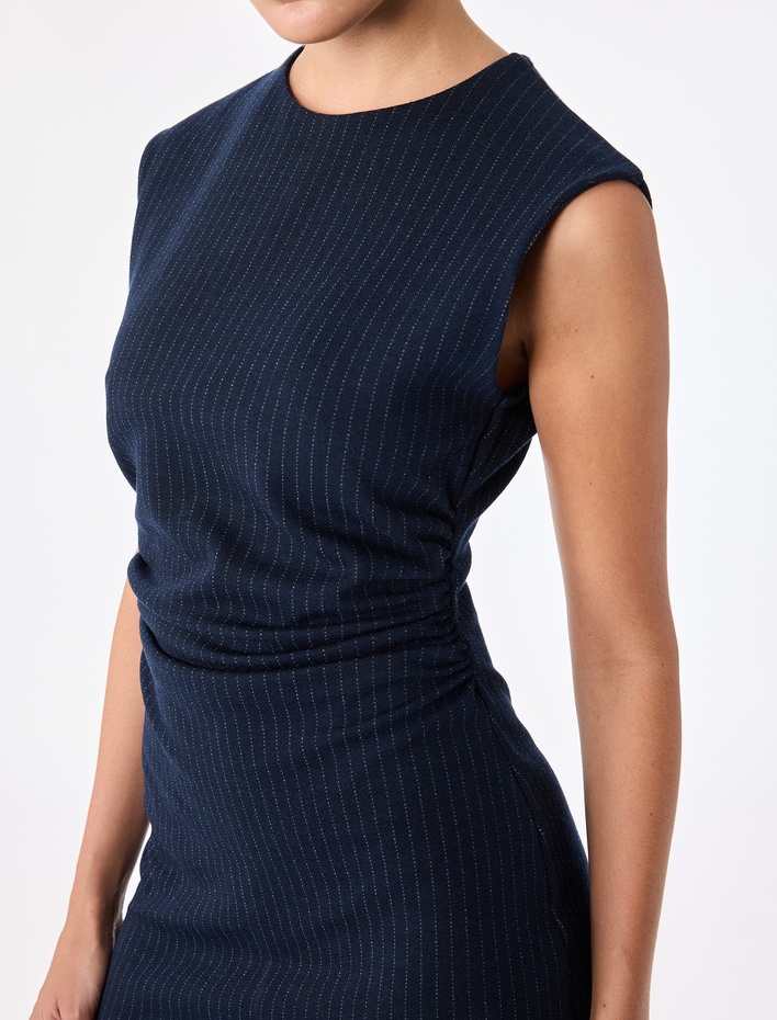  Slim Fit Büzgülü Bisiklet Yaka Kolsuz Çizgili Mini Elbise