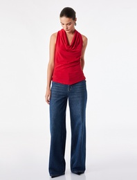Slim Fit Asimetrik Kolsuz Degaje Yaka Atlet