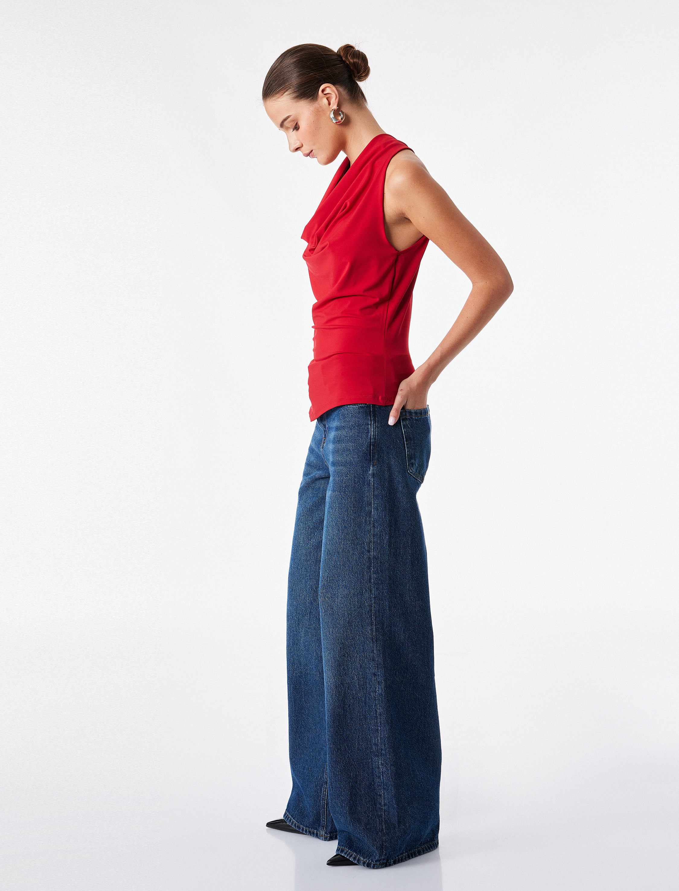   Slim Fit Asimetrik Kolsuz Degaje Yaka Atlet
