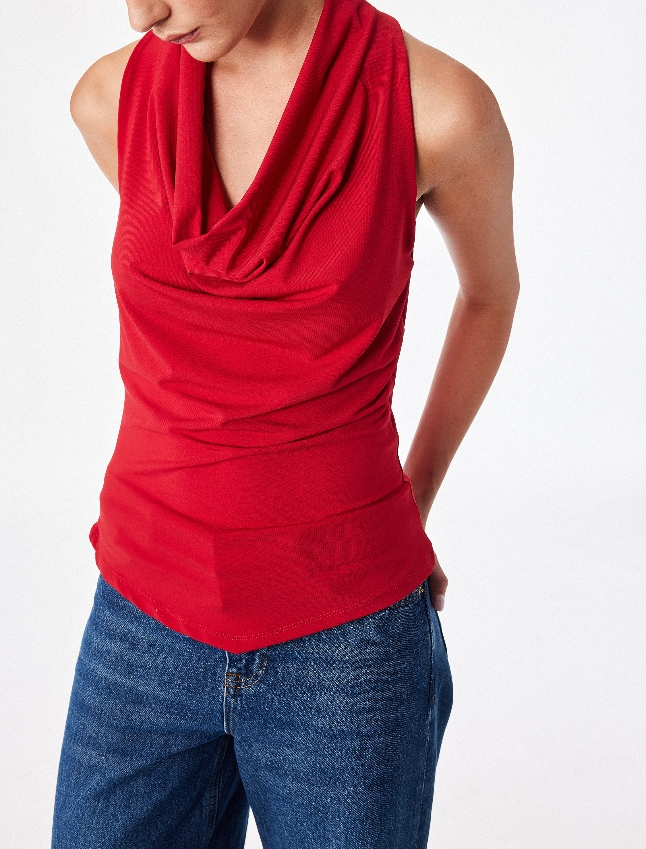   Slim Fit Asimetrik Kolsuz Degaje Yaka Atlet