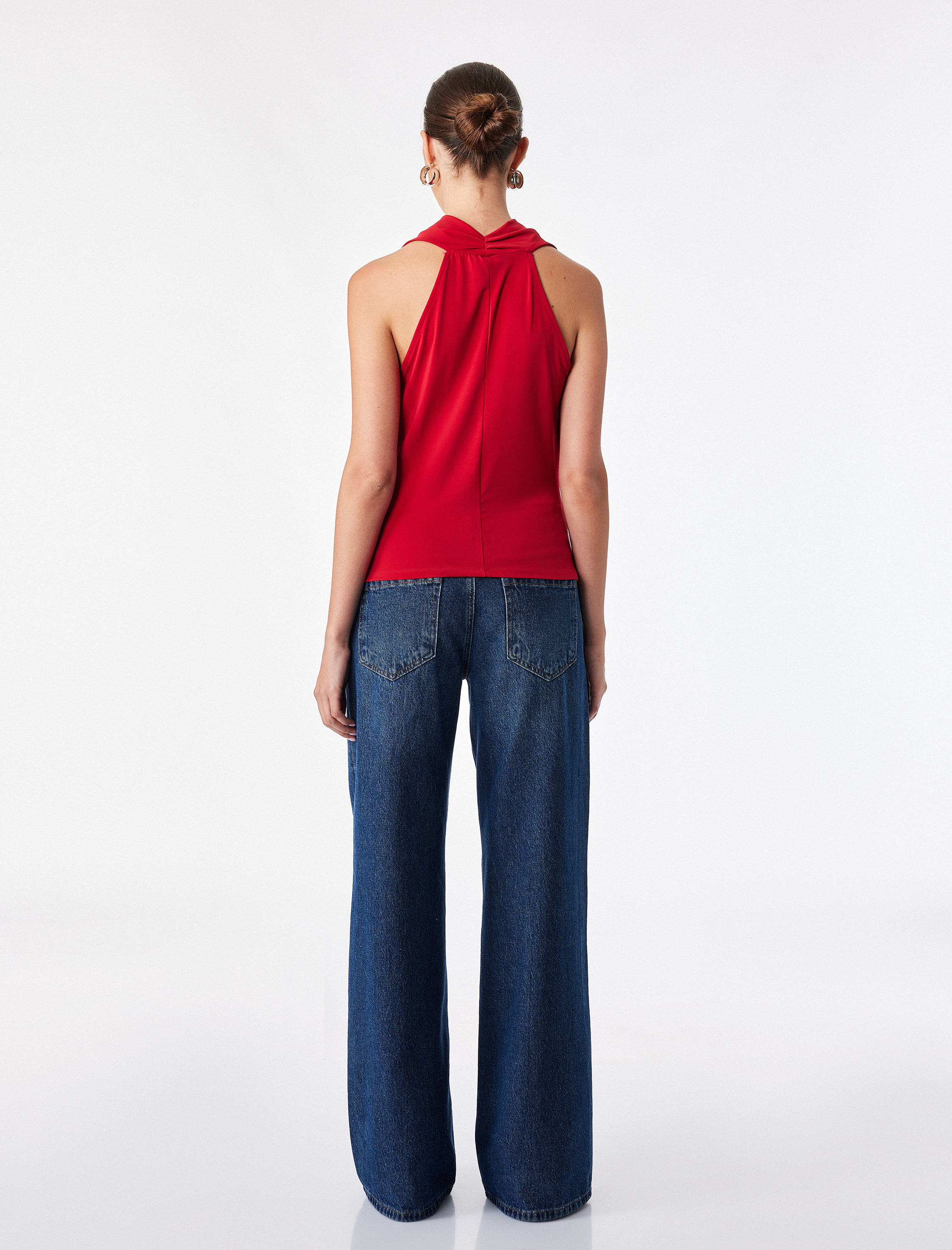   Slim Fit Asimetrik Kolsuz Degaje Yaka Atlet