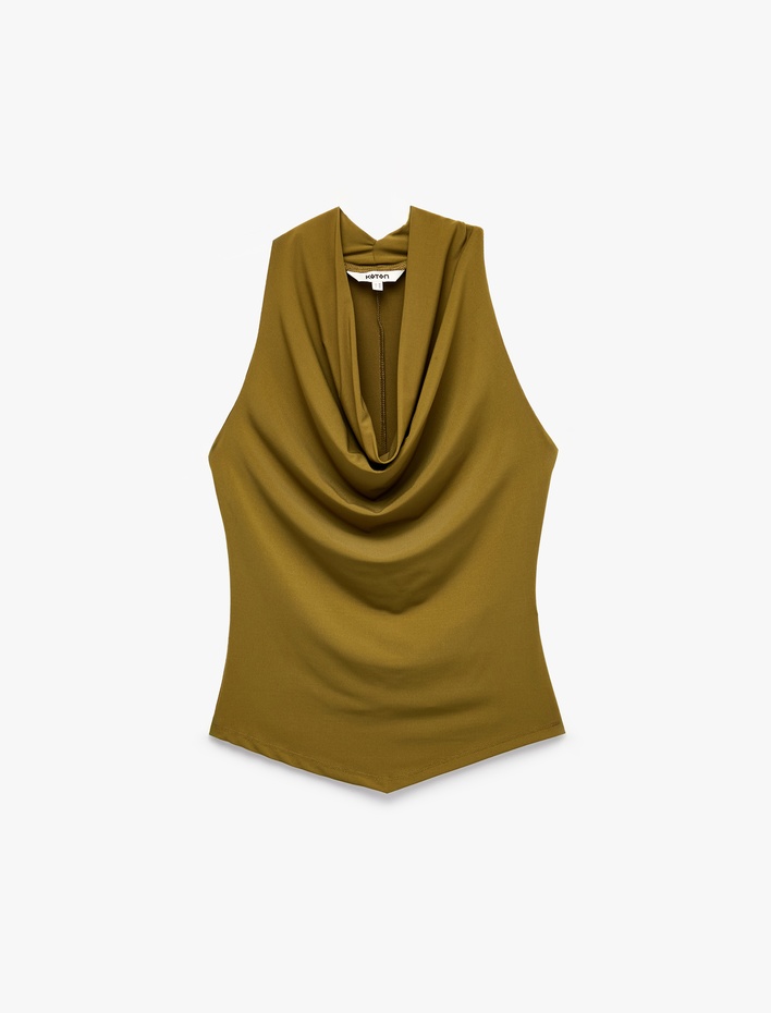  Slim Fit Asimetrik Kolsuz Degaje Yaka Atlet