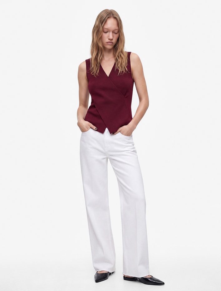  Slim Fit Katlı Kolsuz Viskon Karışımlı V Yaka Bluz