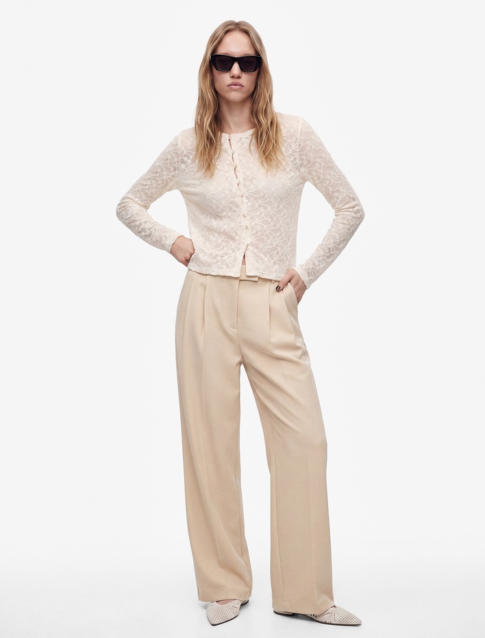 Slim Fit Pamuklu Bisiklet Yaka Asimetrik Düğme Detaylı Uzun Kollu Dantel Tişört