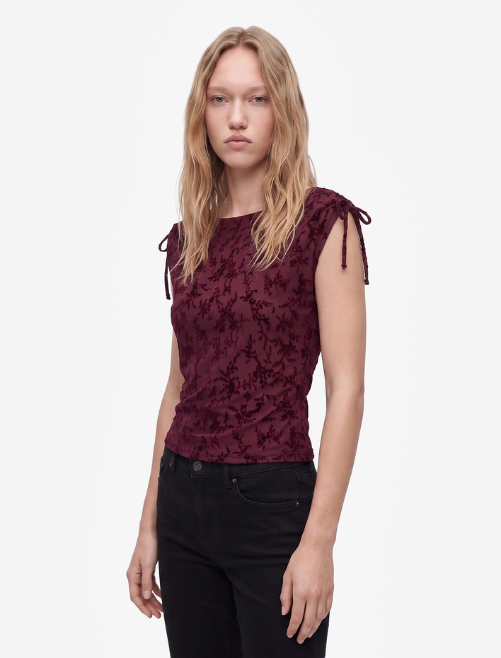  Slim Fit Büzgülü Kayık Yaka Kolsuz Dantel İşlemeli Tül Bluz