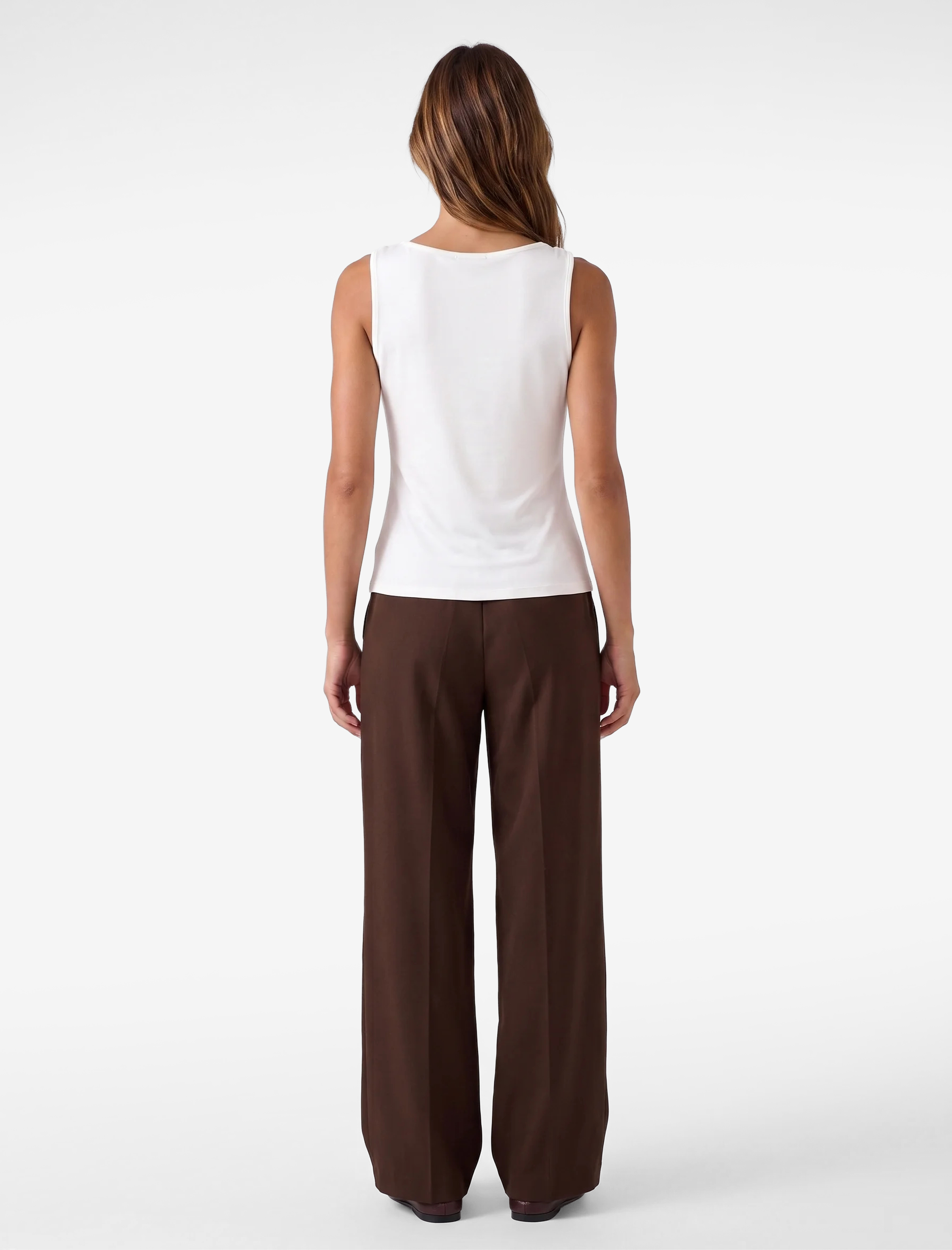   Slim Fit Metal Aksesuarlı Drapeli Viskon Degaje Yaka Kolsuz Bluz