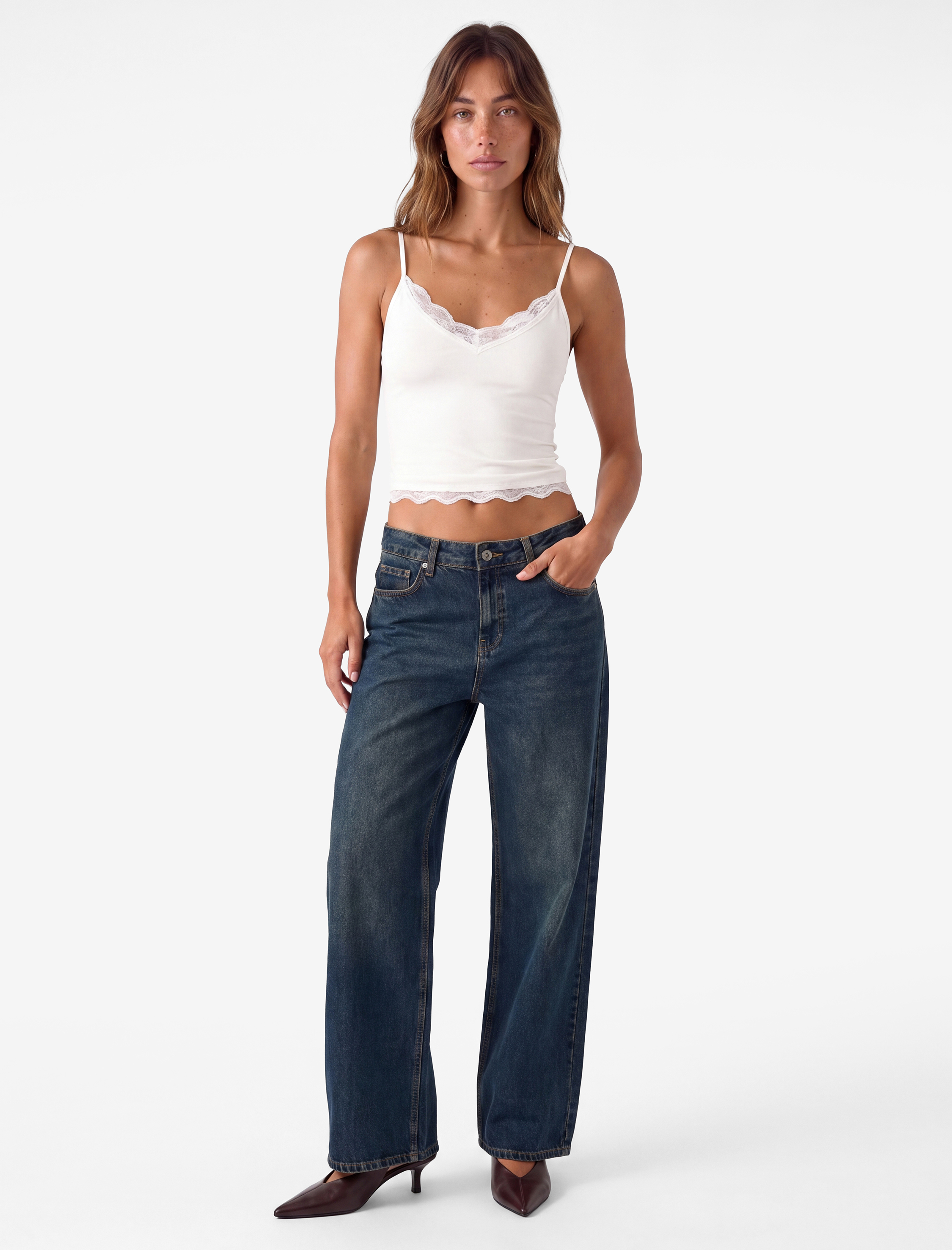   Regular Fit İp Askılı V Yaka Dantel Detaylı Atlet