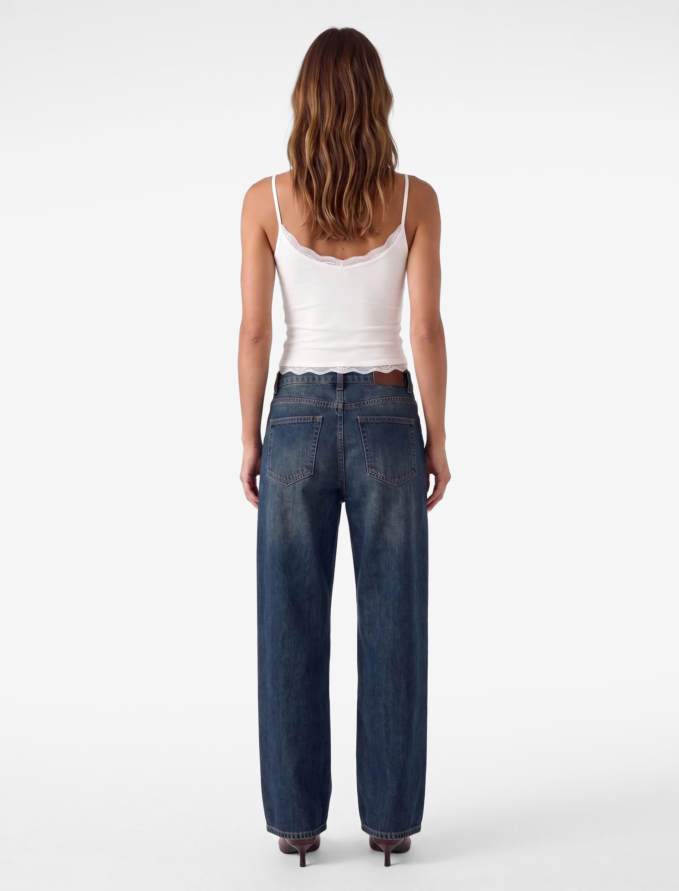   Regular Fit İp Askılı V Yaka Dantel Detaylı Atlet