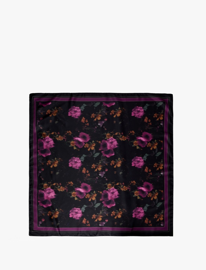 Kadın Çiçek Desenli Saten Kare Fular Bandana