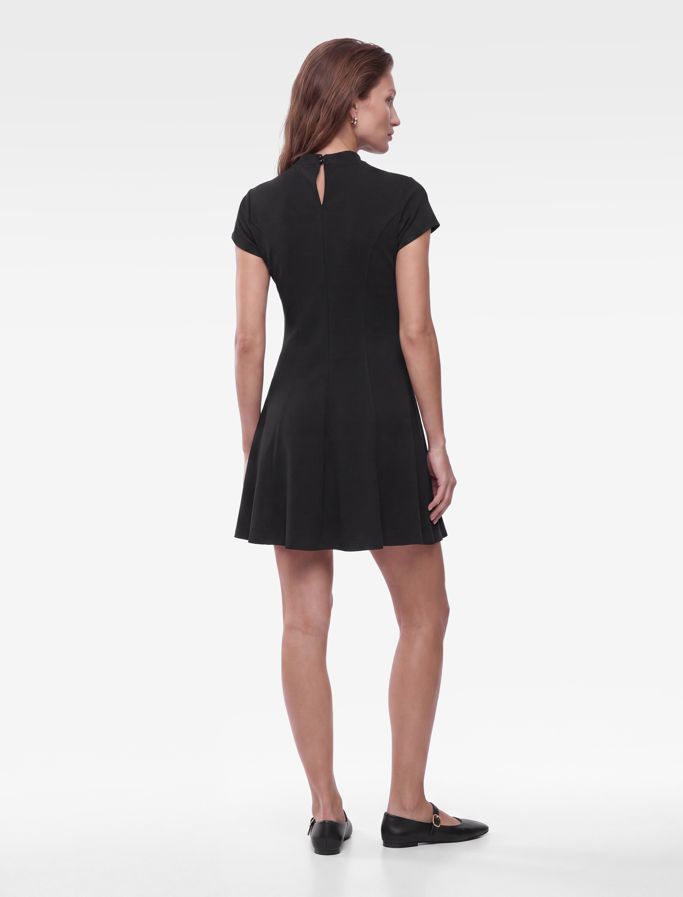 Koton Krep Scuba Slim Fit A Kesim Dik Yaka Dantel Detaylı Kısa Kollu Mini Elbise görsel 4