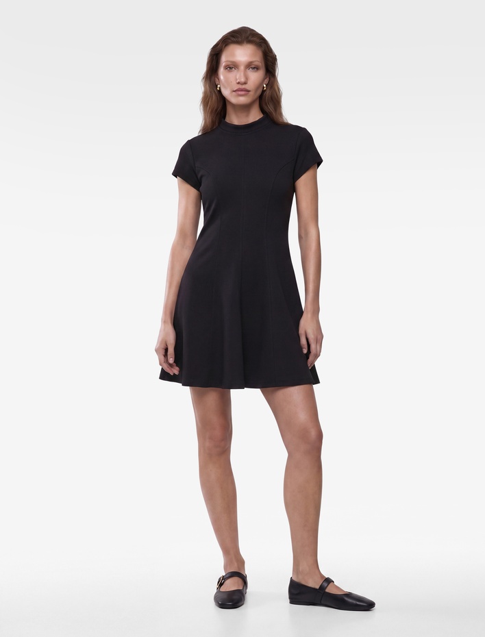  Krep Scuba Slim Fit A Kesim Dik Yaka Dantel Detaylı Kısa Kollu Mini Elbise