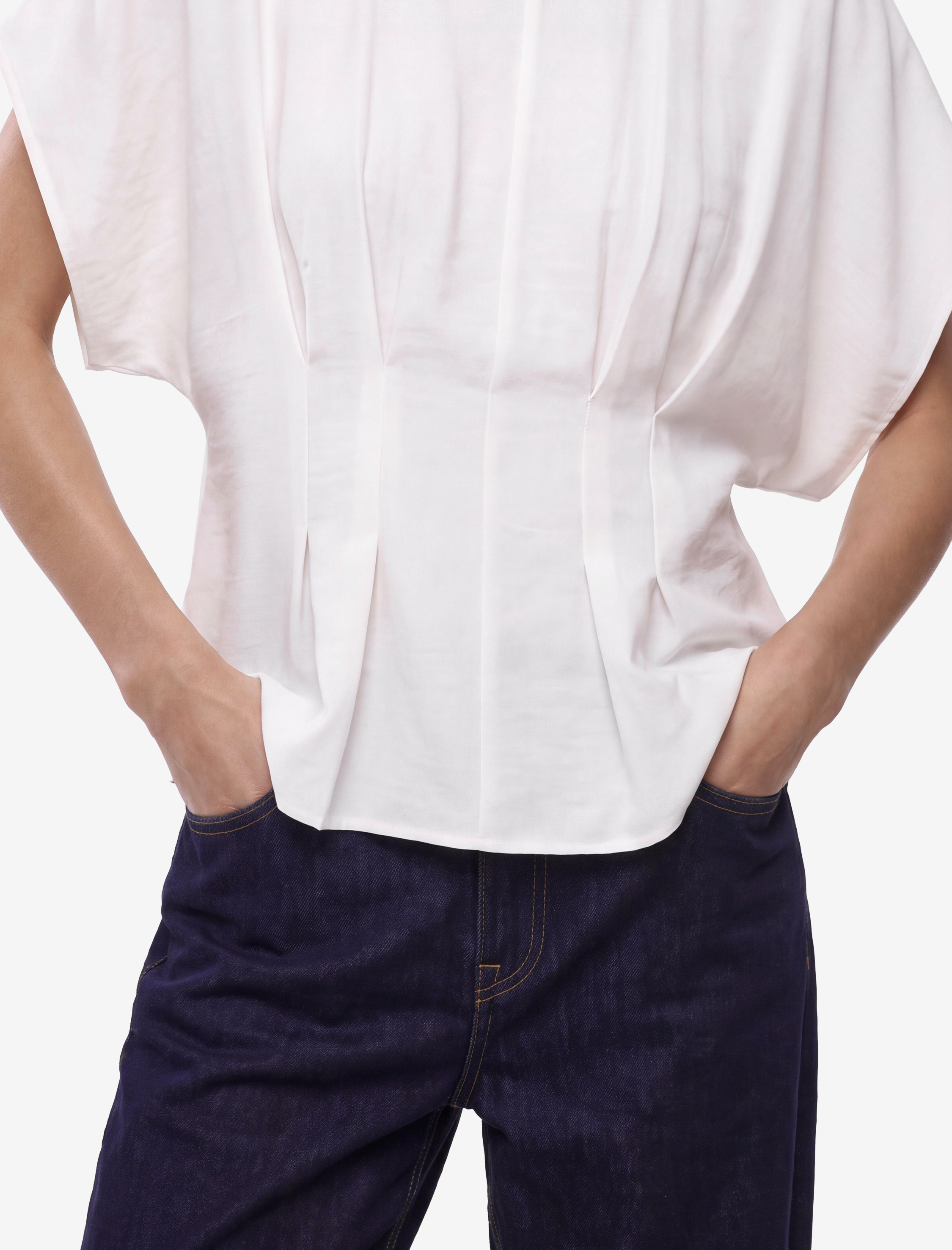 Koton Viskon Modal Kumaş Pileli Slim Fit Bel Vurgulu Bisiklet Yaka Kısa Kollu Bluz görsel 3