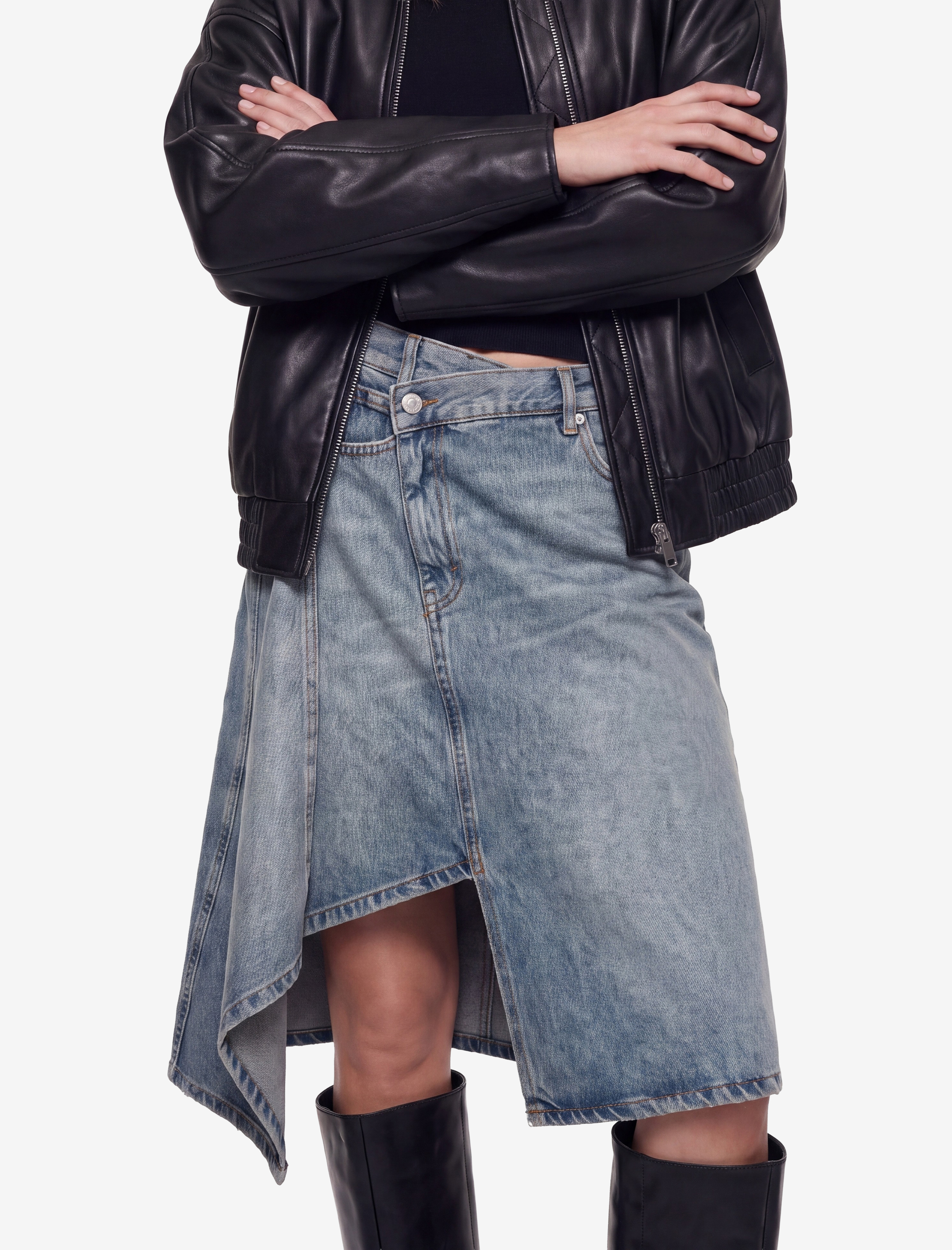 Koton Volanlı Asimetrik Kesim Cepli Normal Bel Düğme Detaylı Pamuklu Denim Etek görsel 4