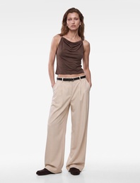 Slim Fit Metal Aksesuarlı Drapeli Viskon Degaje Yaka Kolsuz Bluz