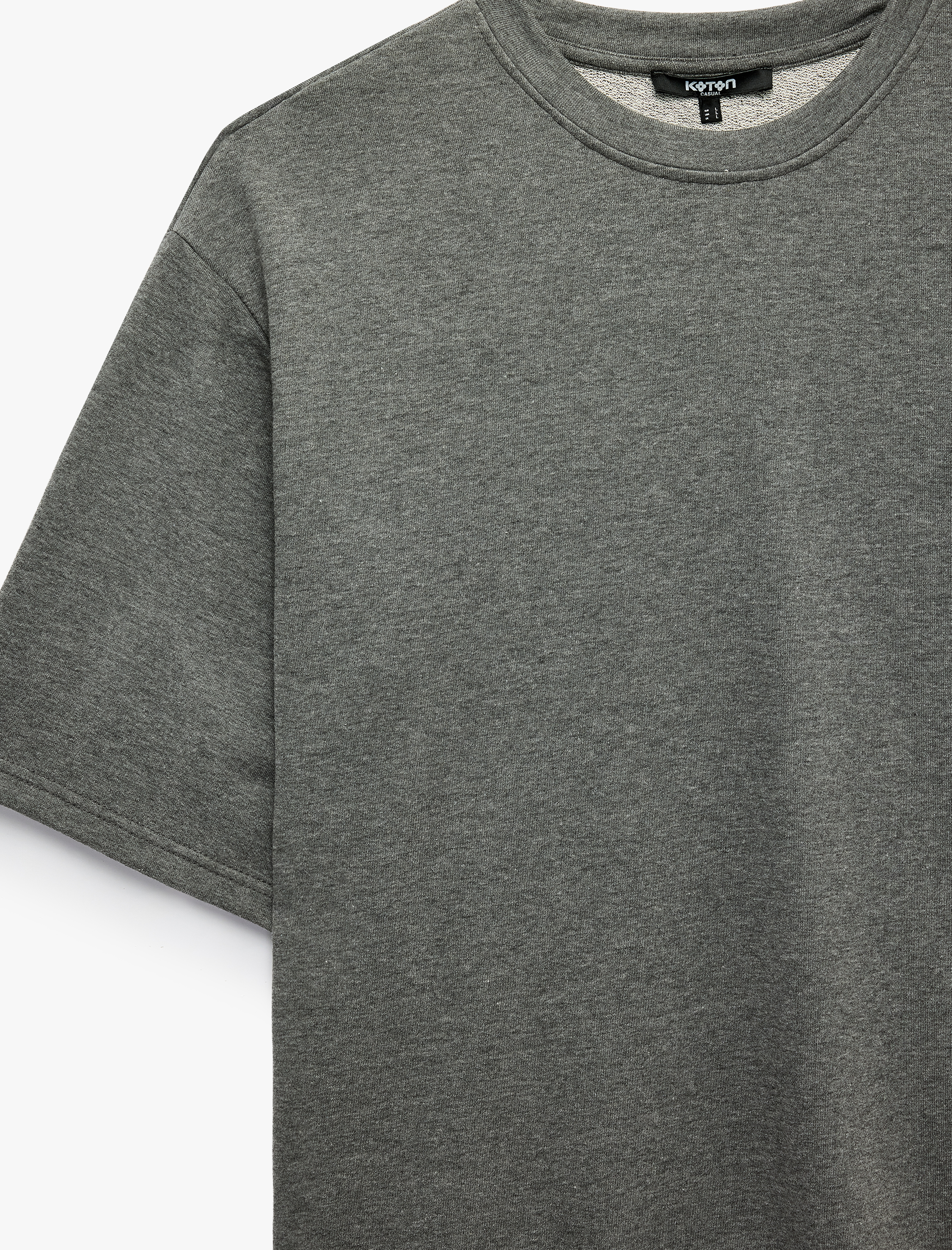   Etiket Detaylı Üç İplik Rahat Kalıp Bisiklet Yaka Kısa Kollu Sweatshirt