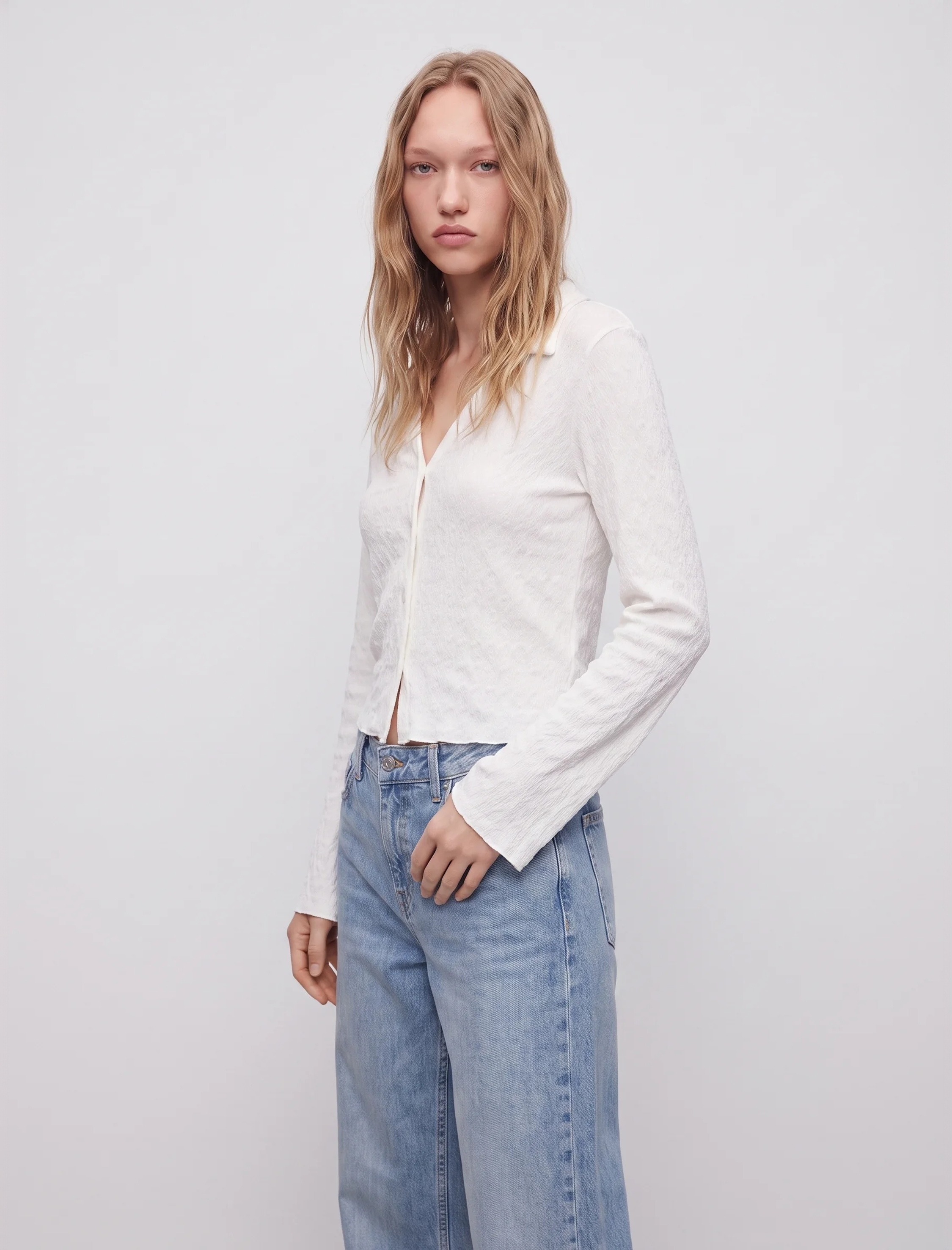 Koton Bürümcük Kumaş Slim Fit Klasik Yaka Düğmeli Uzun İspanyol Kollu Tişört