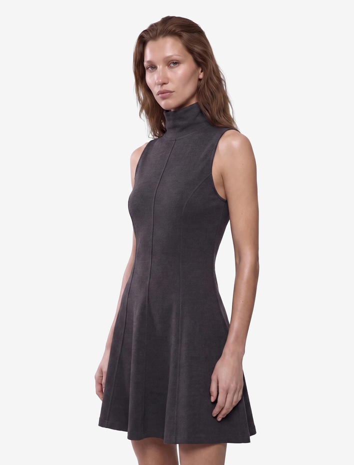  Dikiş Detaylı Slim Fit Kolsuz Dik Yaka Kloş Mini Elbise