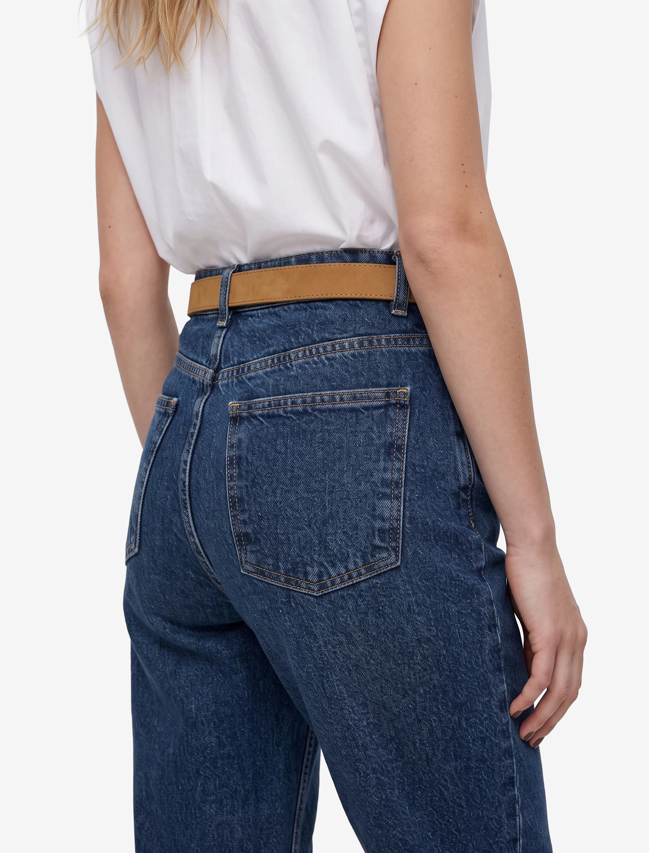 Koton Kemerli Yüksek Bel Dar Kalıp Düz Paça Pamuklu Denim Pantolon - Mom Slim Jean görsel 5