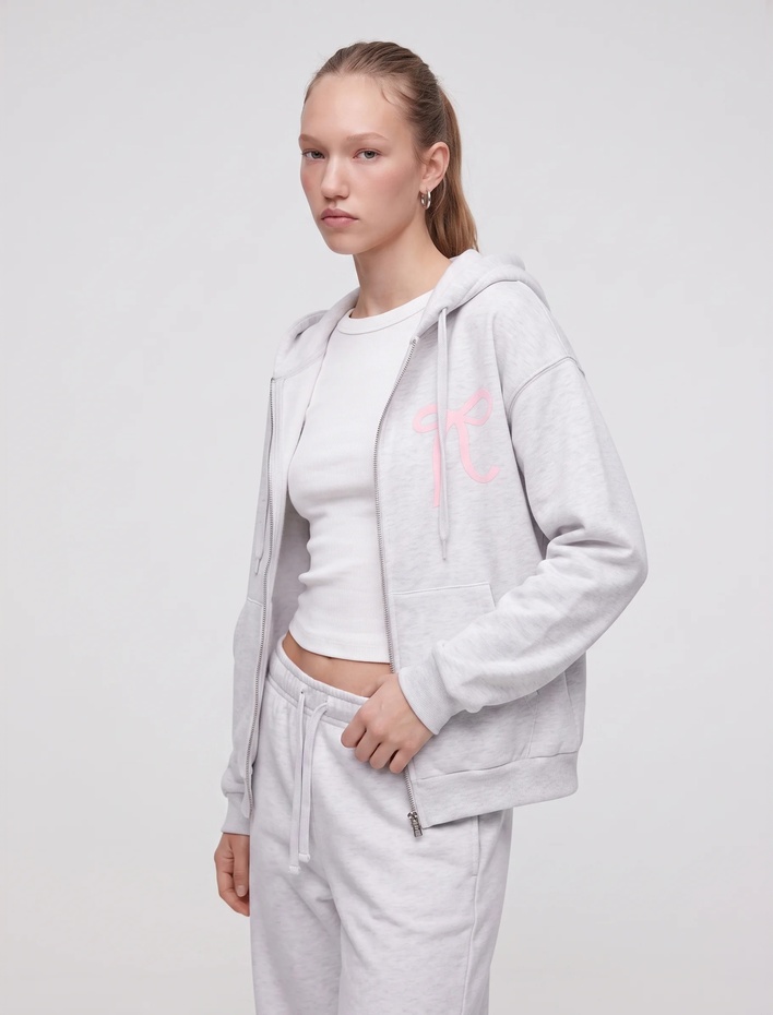  Şardonlu Rahat Kalıp Uzun Kollu Kapüşonlu Fermuarlı Kanguru Cepli Fiyonk Baskılı Sweatshirt