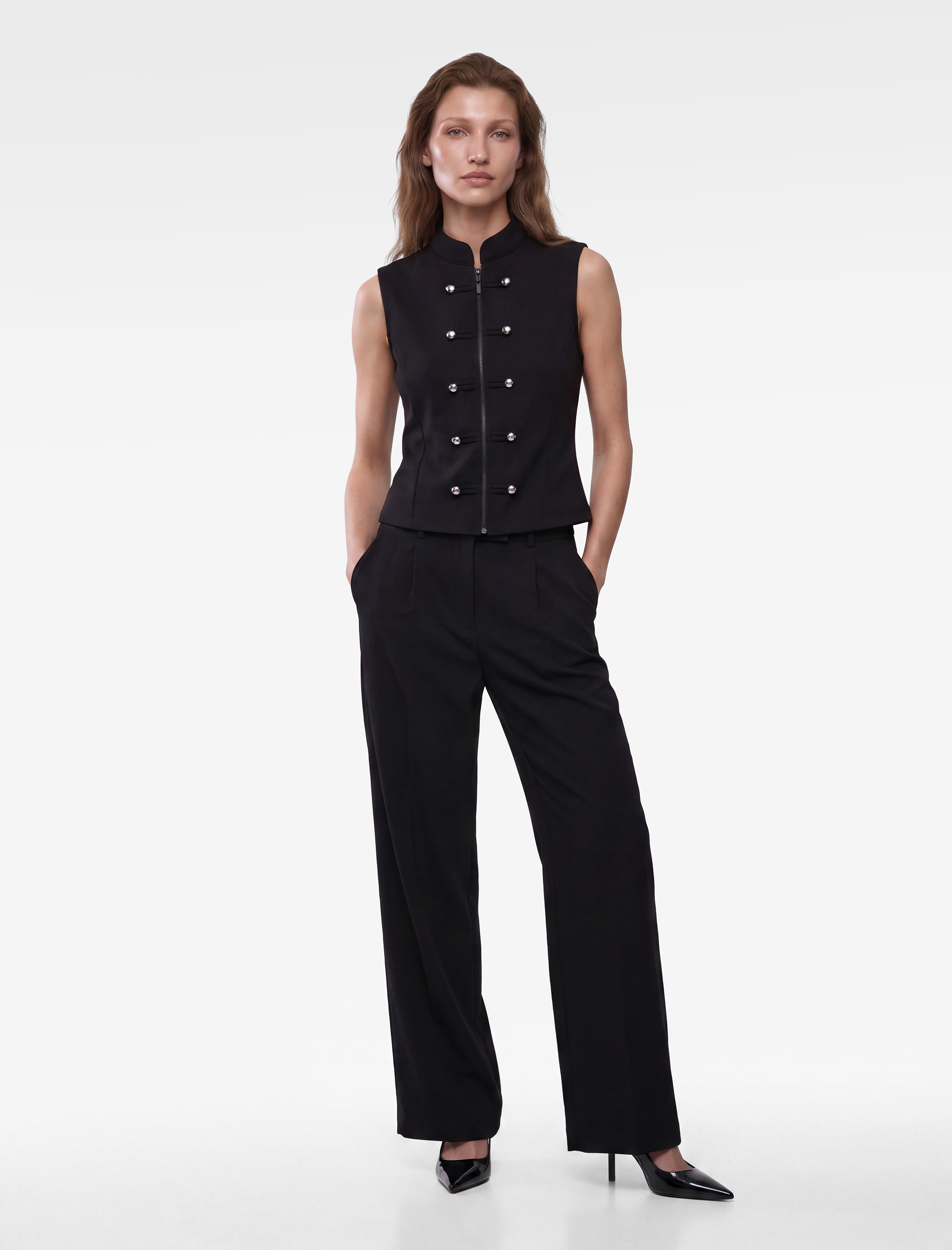 Koton Süslü Düğme Detaylı Slim Fit Dik Yaka Kolsuz Hırka