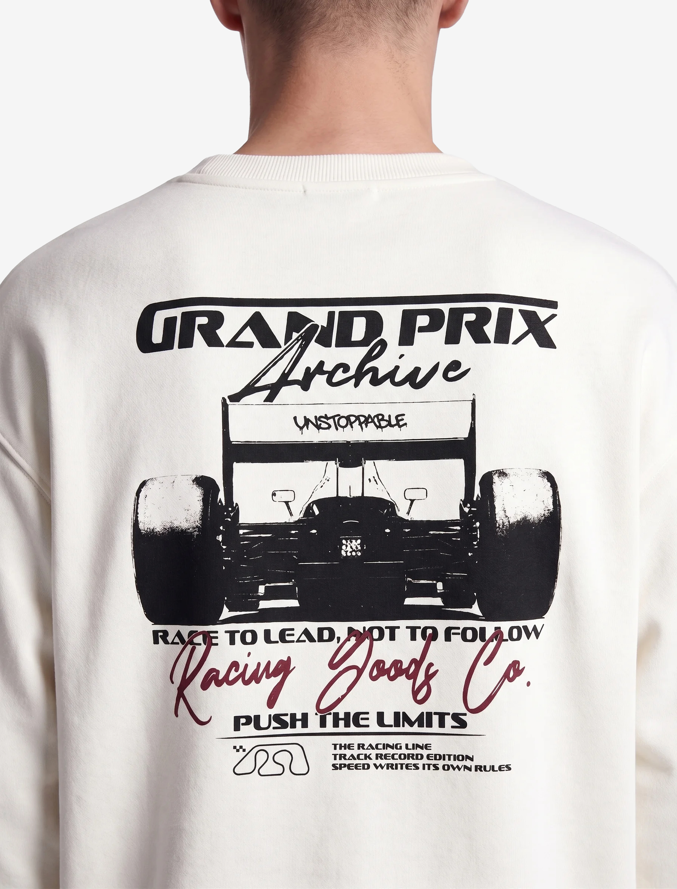Koton Rahat Kalıp Üç İplik Şardonlu Pamuklu Bisiklet Yaka Arkası Baskılı Sweatshirt görsel 4