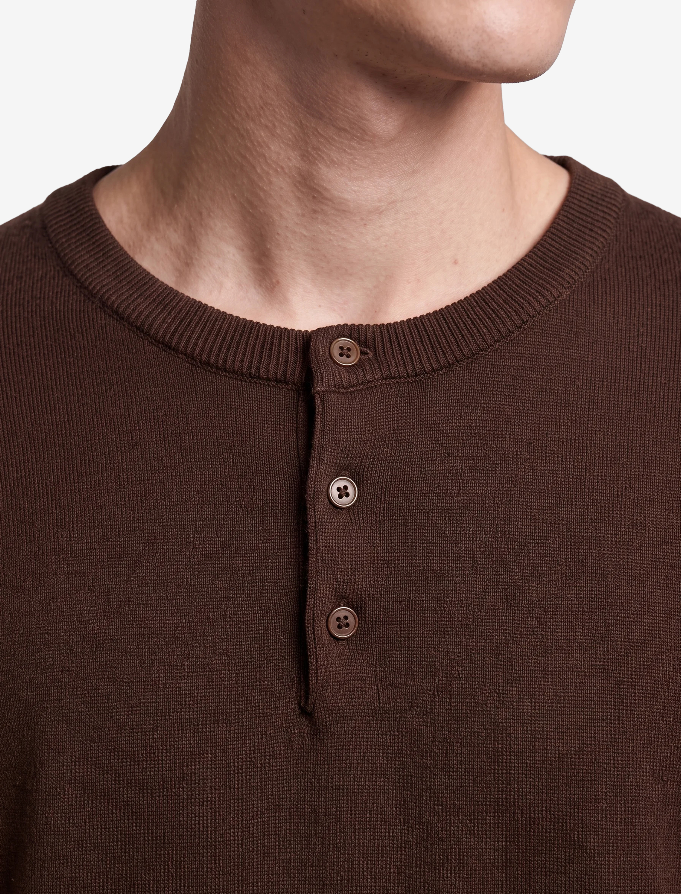   Regular Fit Viskon Karışımlı Düğmeli Henley Yaka Triko Kazak