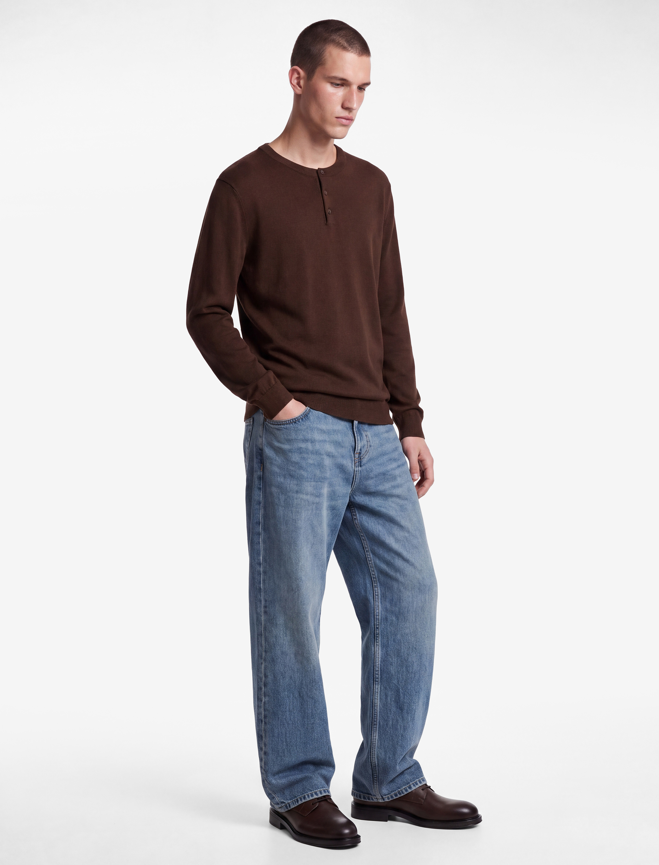   Regular Fit Viskon Karışımlı Düğmeli Henley Yaka Triko Kazak