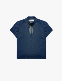 Damla Pencere Detaylı Süslü Düğmeli Kapama Dik Yaka Kısa Kollu Denim Bluz