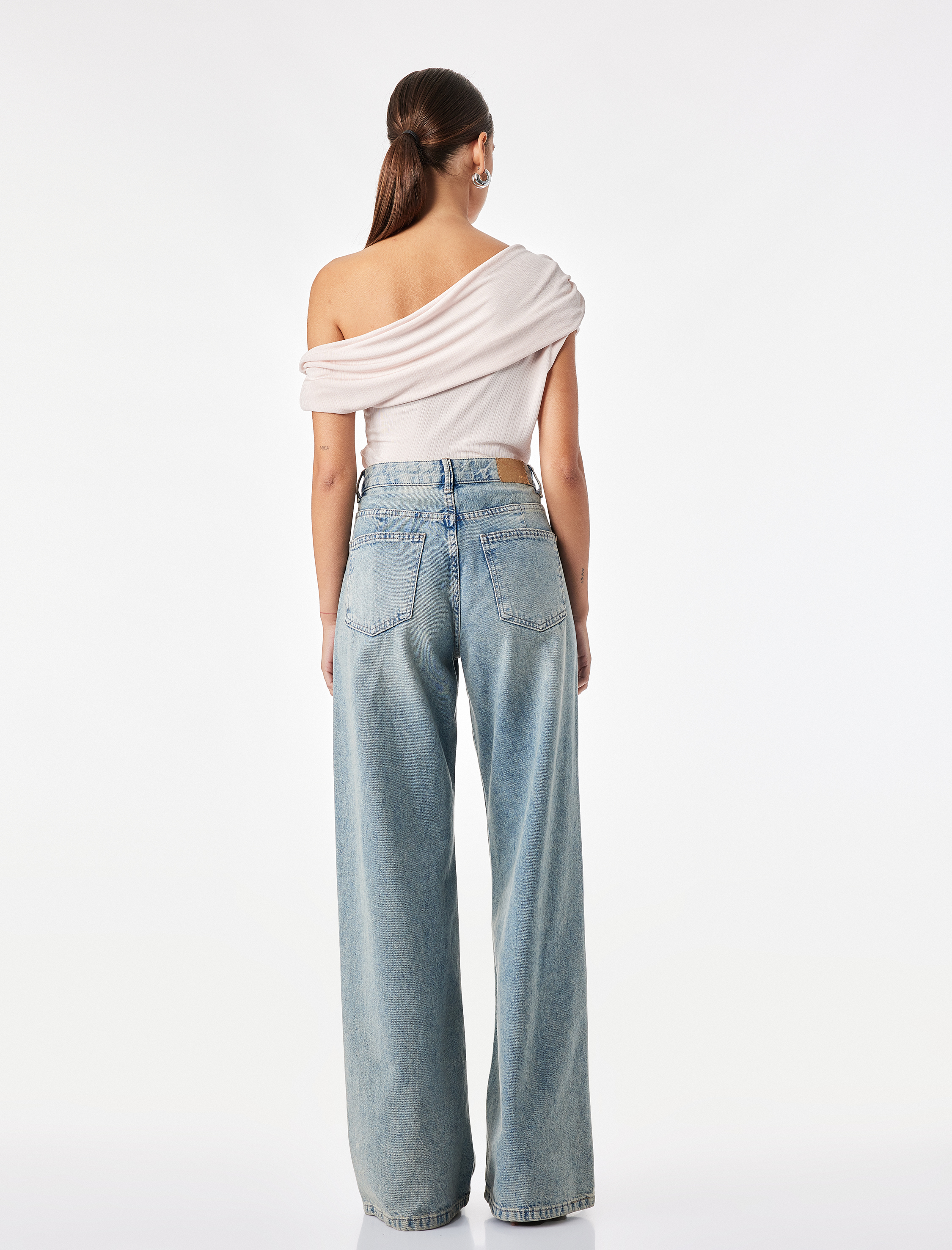 Koton Drapeli Slim Fit Straplez Açık Omuz Bodysuit görsel 4