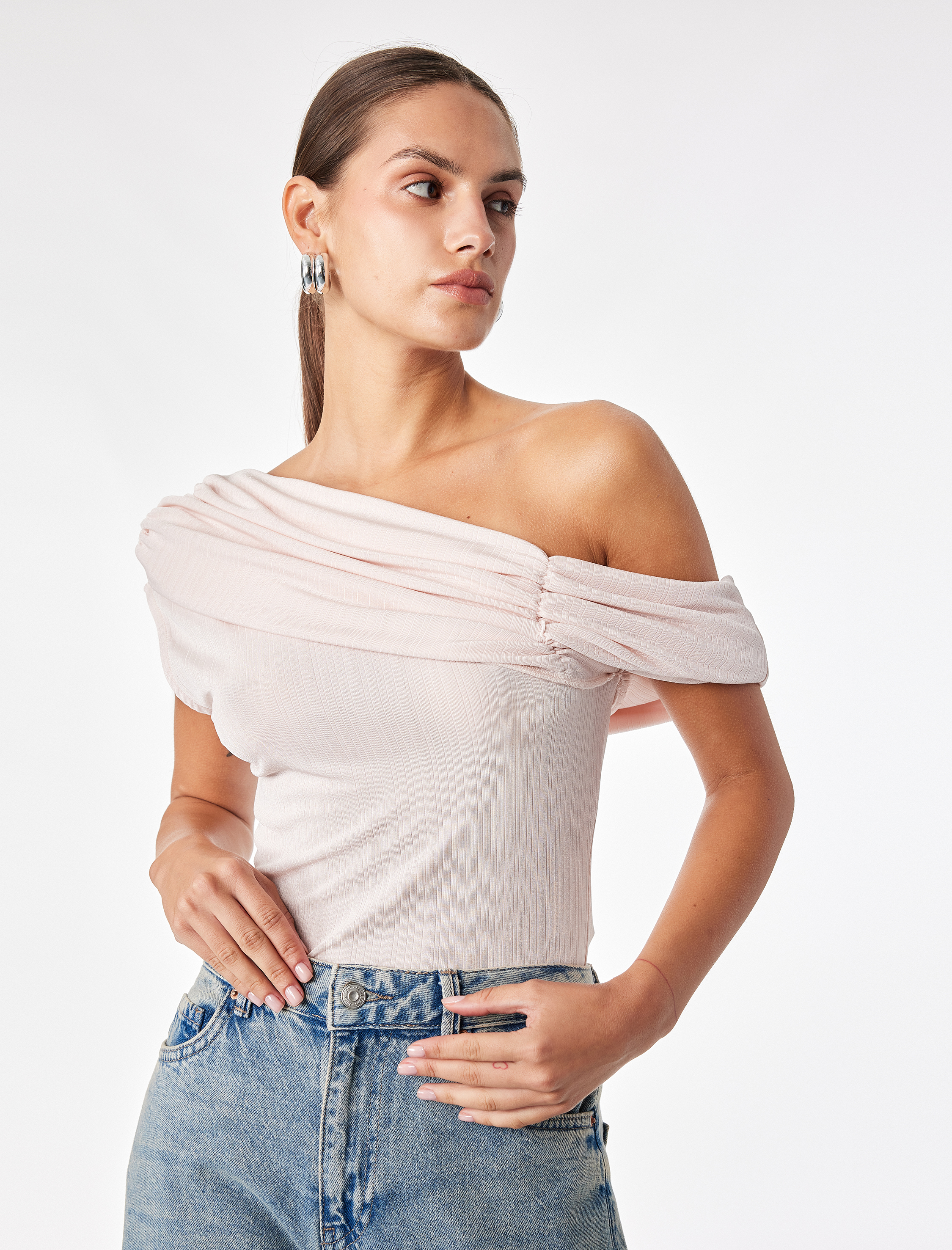 Koton Drapeli Slim Fit Straplez Açık Omuz Bodysuit görsel 5