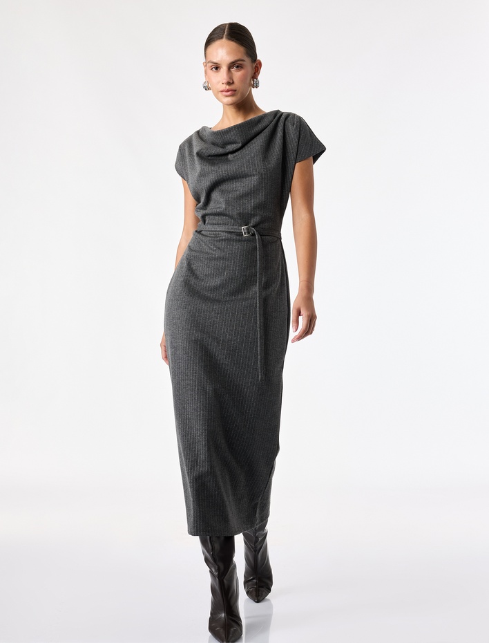  Kolsuz Balık Form Slim Fit Çizgili Asimetrik Degaje Yaka Kemerli Midi Elbise